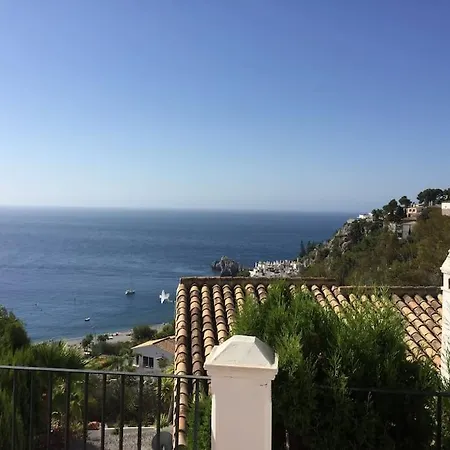 With The Sea View Mde וילה